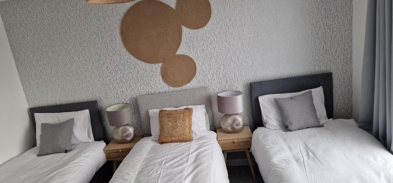 Shm Stays Leicester. Newly Renovated!! 15 Min Drive From City Centre, University. 9 Min Drive To Leicester City Stadium, 5 Min Drive To M1 & M69. 2 Min Walk To Bus Stop. Eksteriør billede