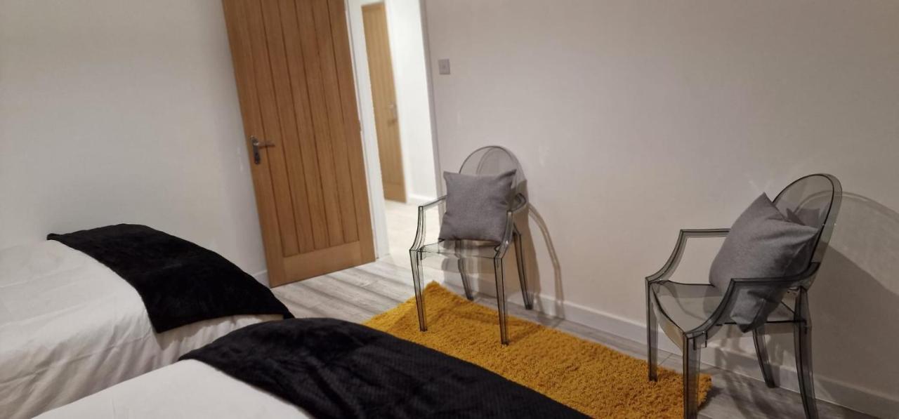 Shm Stays Leicester. Newly Renovated!! 15 Min Drive From City Centre, University. 9 Min Drive To Leicester City Stadium, 5 Min Drive To M1 & M69. 2 Min Walk To Bus Stop. Eksteriør billede