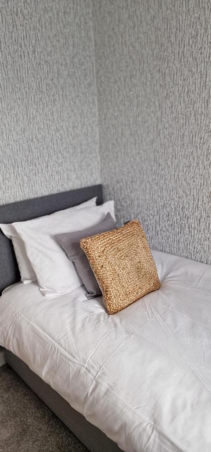 Shm Stays Leicester. Newly Renovated!! 15 Min Drive From City Centre, University. 9 Min Drive To Leicester City Stadium, 5 Min Drive To M1 & M69. 2 Min Walk To Bus Stop. Eksteriør billede