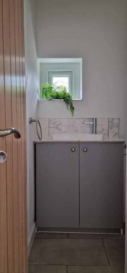 Shm Stays Leicester. Newly Renovated!! 15 Min Drive From City Centre, University. 9 Min Drive To Leicester City Stadium, 5 Min Drive To M1 & M69. 2 Min Walk To Bus Stop. Eksteriør billede