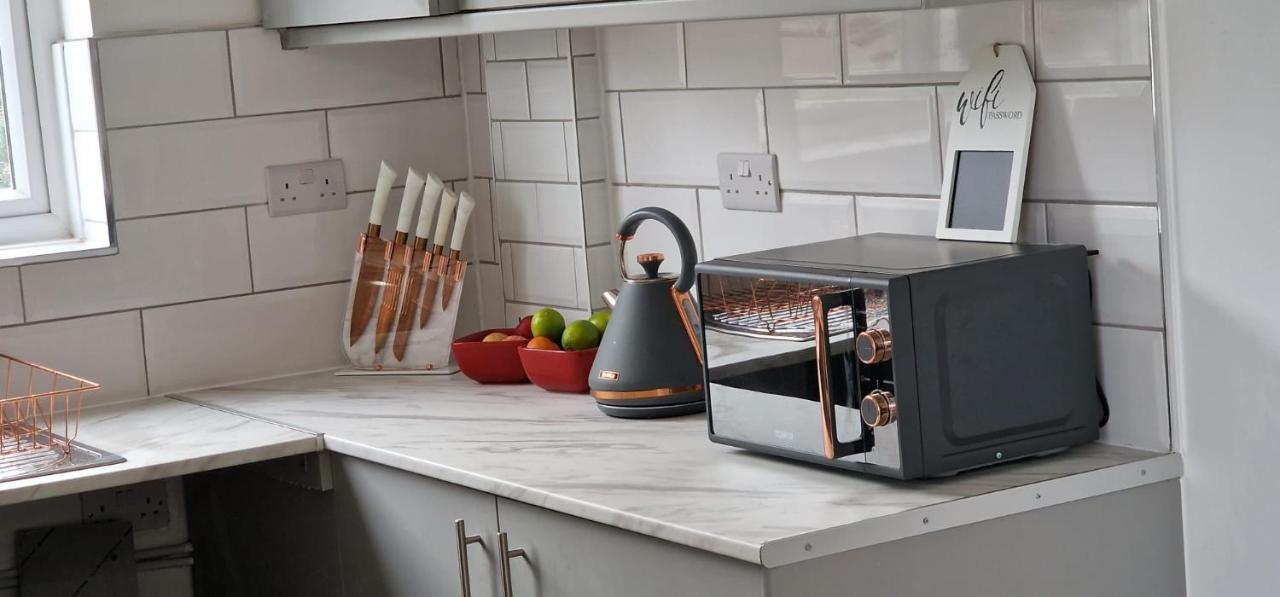Shm Stays Leicester. Newly Renovated!! 15 Min Drive From City Centre, University. 9 Min Drive To Leicester City Stadium, 5 Min Drive To M1 & M69. 2 Min Walk To Bus Stop. Eksteriør billede