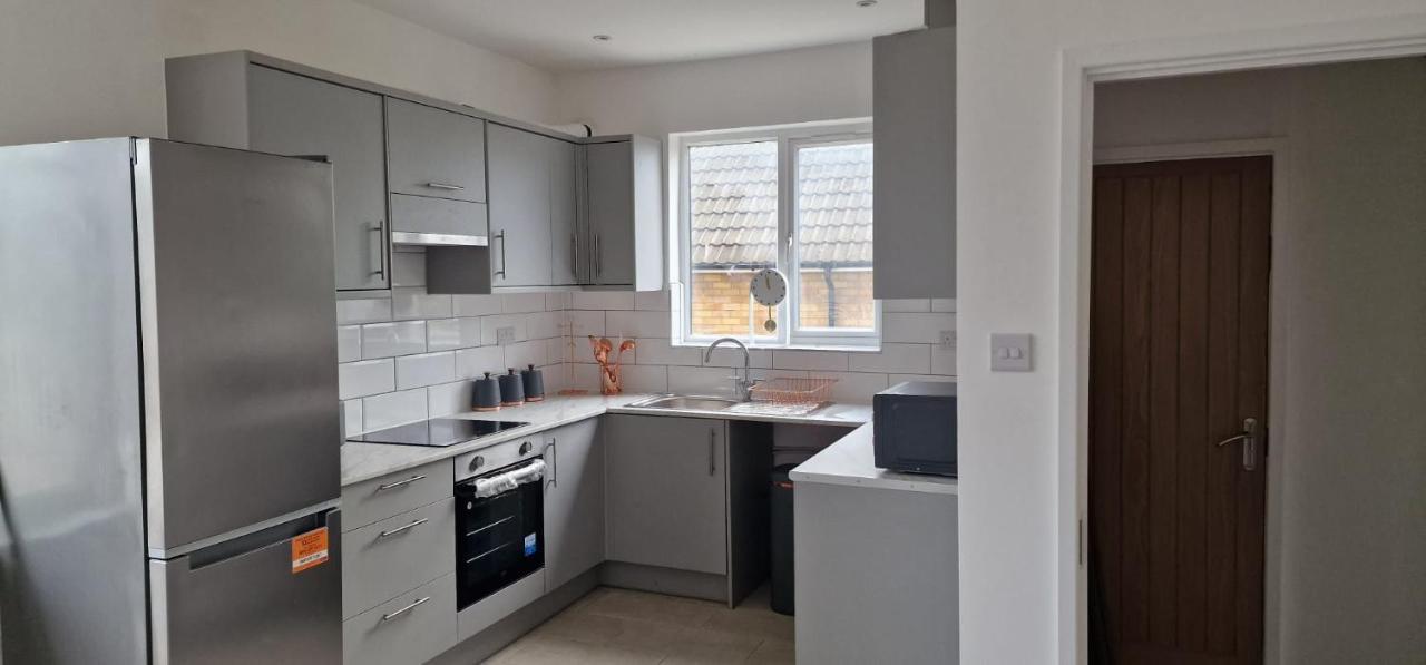 Shm Stays Leicester. Newly Renovated!! 15 Min Drive From City Centre, University. 9 Min Drive To Leicester City Stadium, 5 Min Drive To M1 & M69. 2 Min Walk To Bus Stop. Eksteriør billede