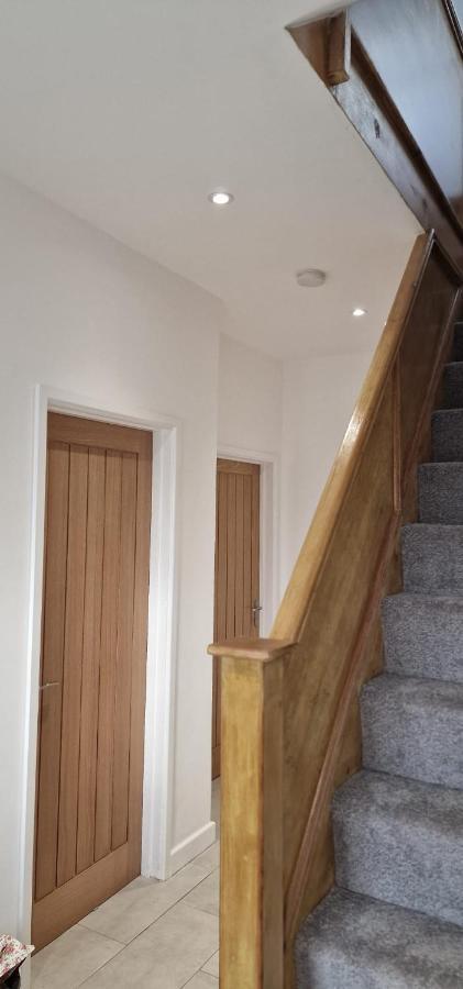Shm Stays Leicester. Newly Renovated!! 15 Min Drive From City Centre, University. 9 Min Drive To Leicester City Stadium, 5 Min Drive To M1 & M69. 2 Min Walk To Bus Stop. Eksteriør billede