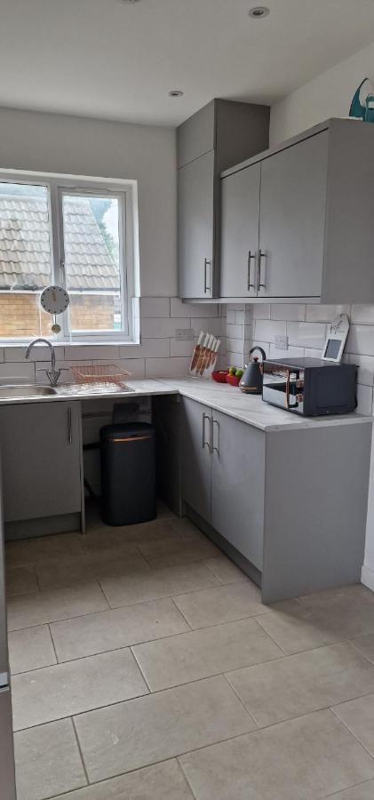 Shm Stays Leicester. Newly Renovated!! 15 Min Drive From City Centre, University. 9 Min Drive To Leicester City Stadium, 5 Min Drive To M1 & M69. 2 Min Walk To Bus Stop. Eksteriør billede